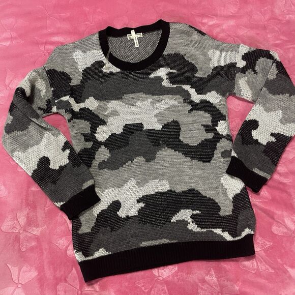 Kirra Camo Black & Multicolor Gray Grunge Streetwear Sweater Size Small - Picture 4 of 7